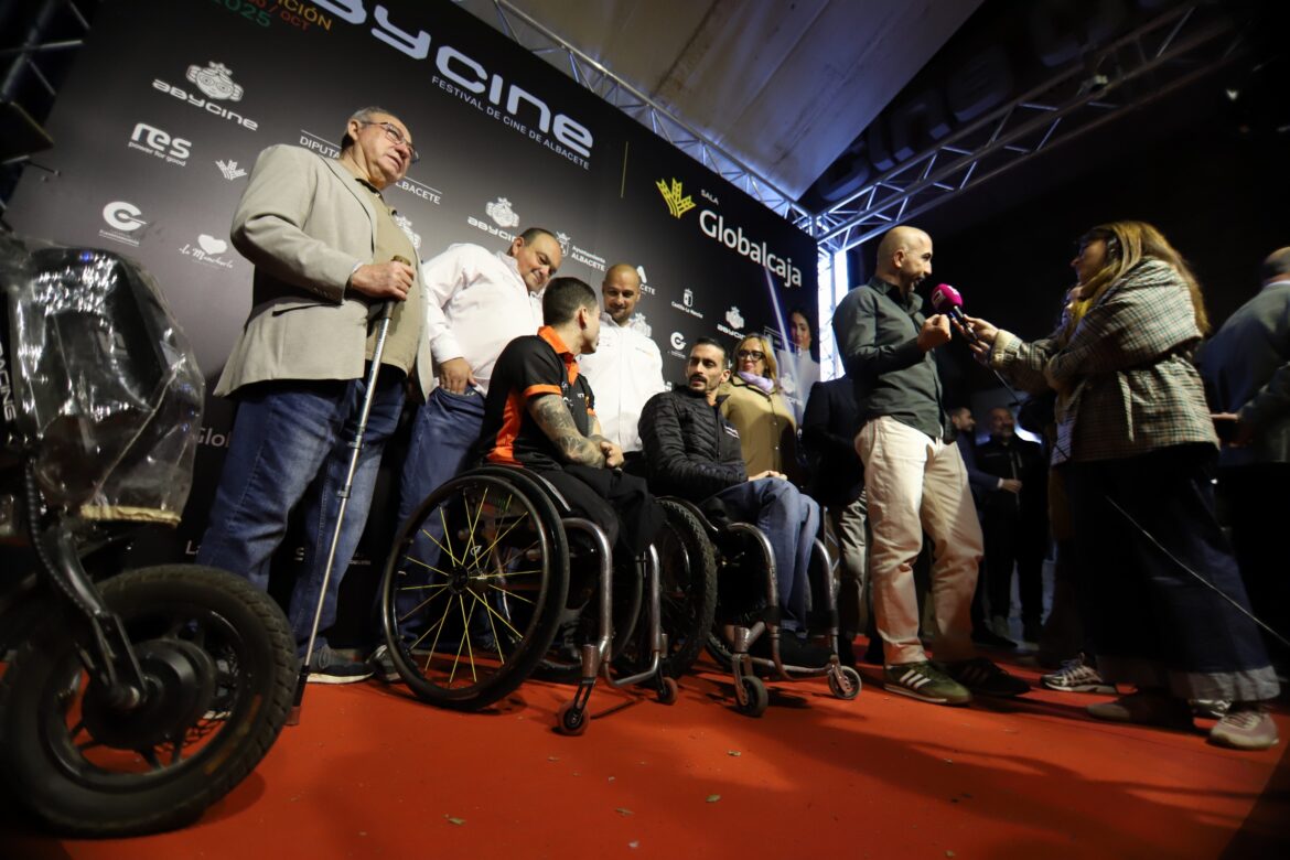 <strong>Alfombra roja en Abycine: llegó el día del estreno de ‘Resilentia’, segundo documental de amiab</strong> <strong>Alfombra roja en Abycine: llegó el día del estreno de ‘Resilentia’, segundo documental de amiab</strong>