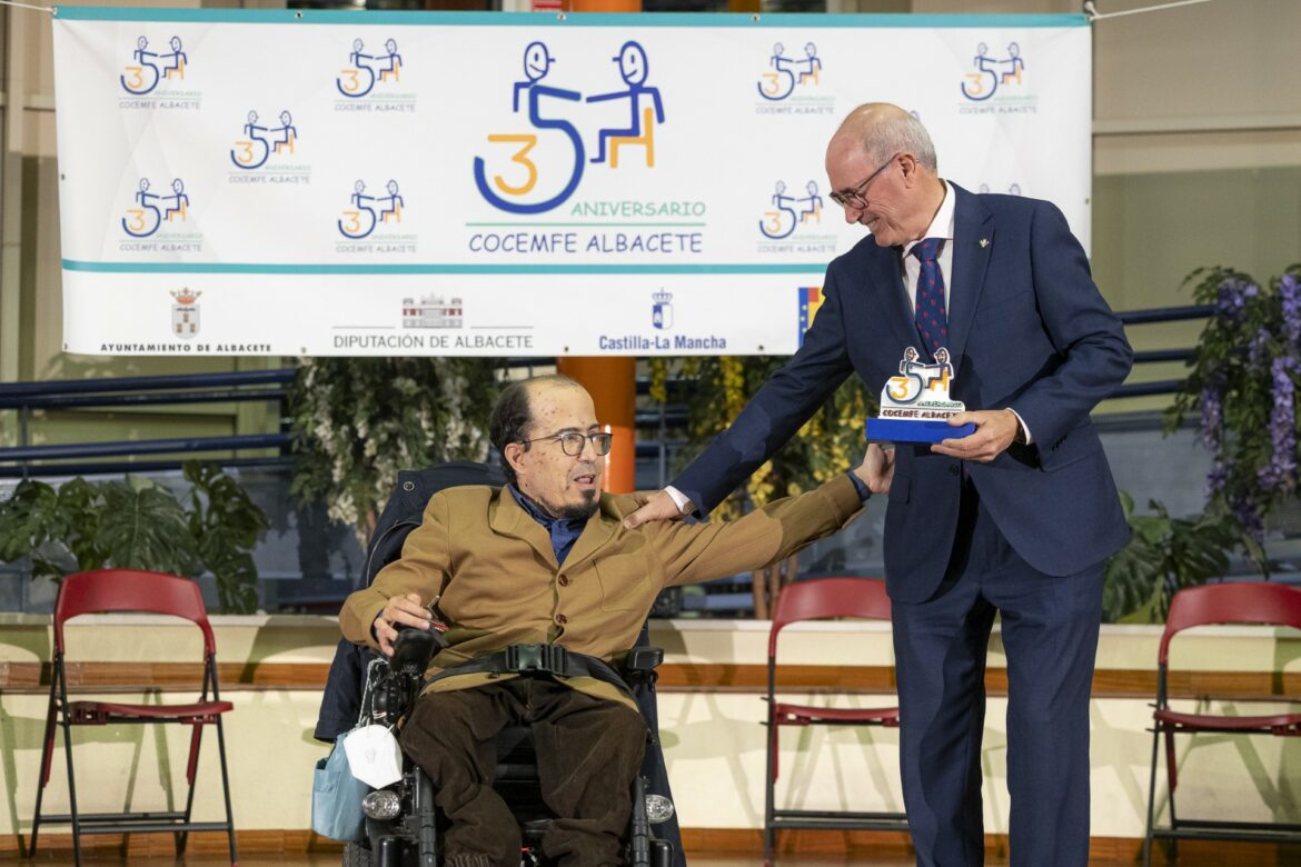<strong>La Fundación Globalcaja, reconocida en el 35º aniversario de Cocemfe Albacete por su colaboración </strong> <strong>La Fundación Globalcaja, reconocida en el 35º aniversario de Cocemfe Albacete por su colaboración </strong>