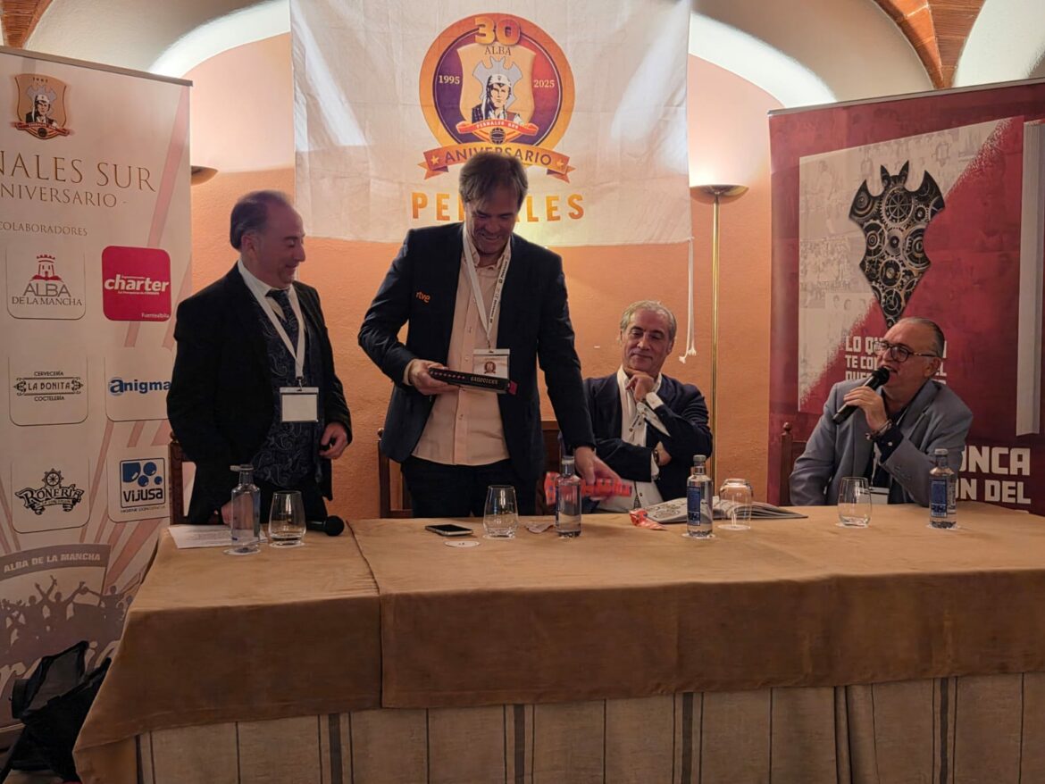 El director de Radio Marca Albacete Luis Castelo, homenajeado en el 30 aniversario de la Peña Pernales Sur