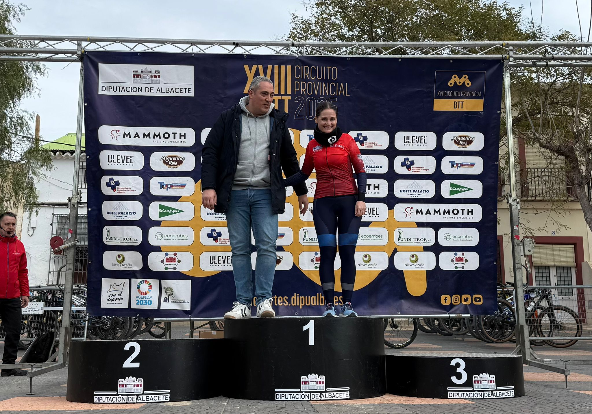 Juan González y Almudena Jiménez, primeros líderes del Circuito de BTT Juan González y Almudena Jiménez, primeros líderes del Circuito de BTT