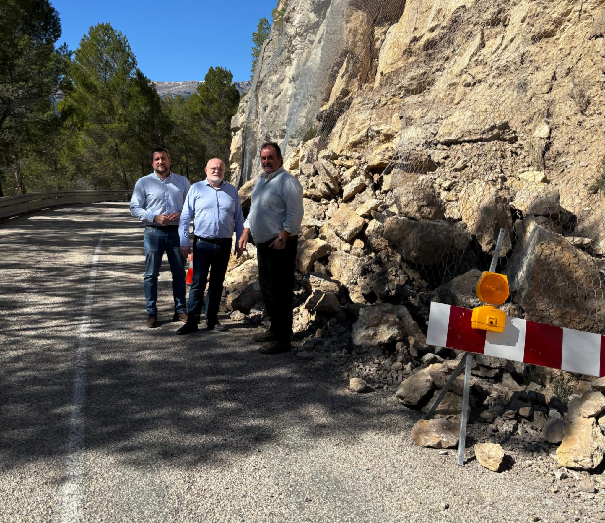 La Junta de Comunidades de Castilla-La Mancha trabaja ya en el arreglo de los desperfectos ocasionados por el temporal CM-3263 que une Yeste con la aldea de Parolis La Junta de Comunidades de Castilla-La Mancha trabaja ya en el arreglo de los desperfectos ocasionados por el temporal CM-3263 que une Yeste con la aldea de Parolis