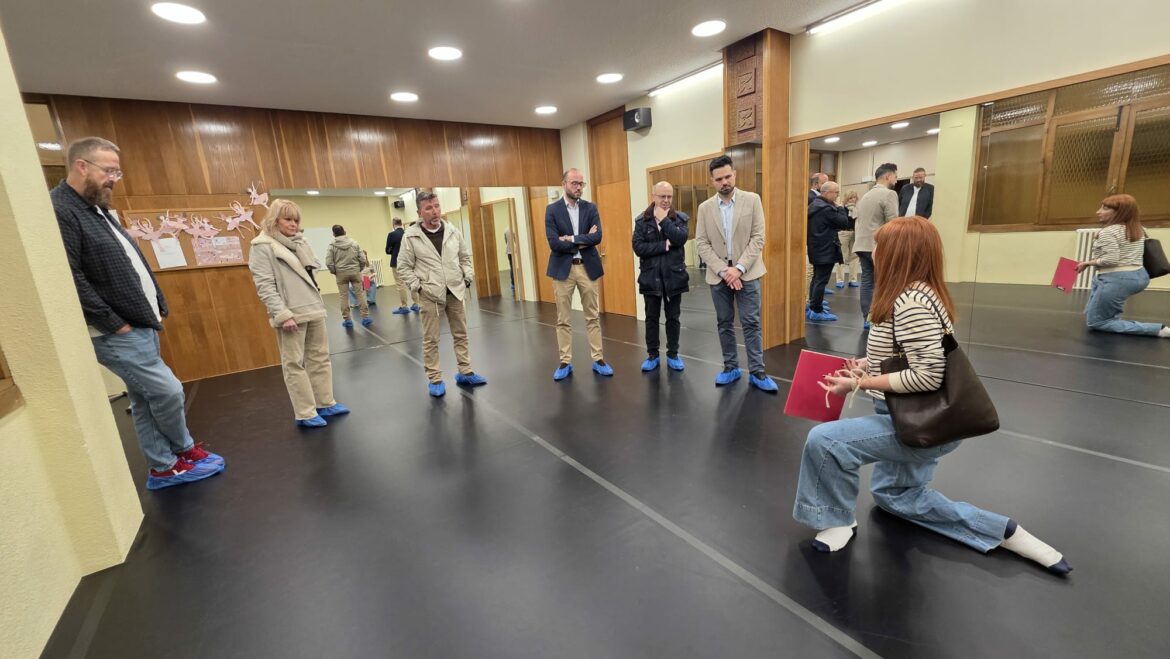 La Diputación de Albacete invierte más de 53.000 euros en mejorar las aulas de danza del Real Conservatorio con la instalación de nuevo pavimento técnico especializado La Diputación de Albacete invierte más de 53.000 euros en mejorar las aulas de danza del Real Conservatorio con la instalación de nuevo pavimento técnico especializado