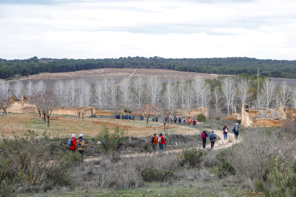 Soleado día por Villalgordo del Júcar, con las Rutas de Senderismo de la Diputación
