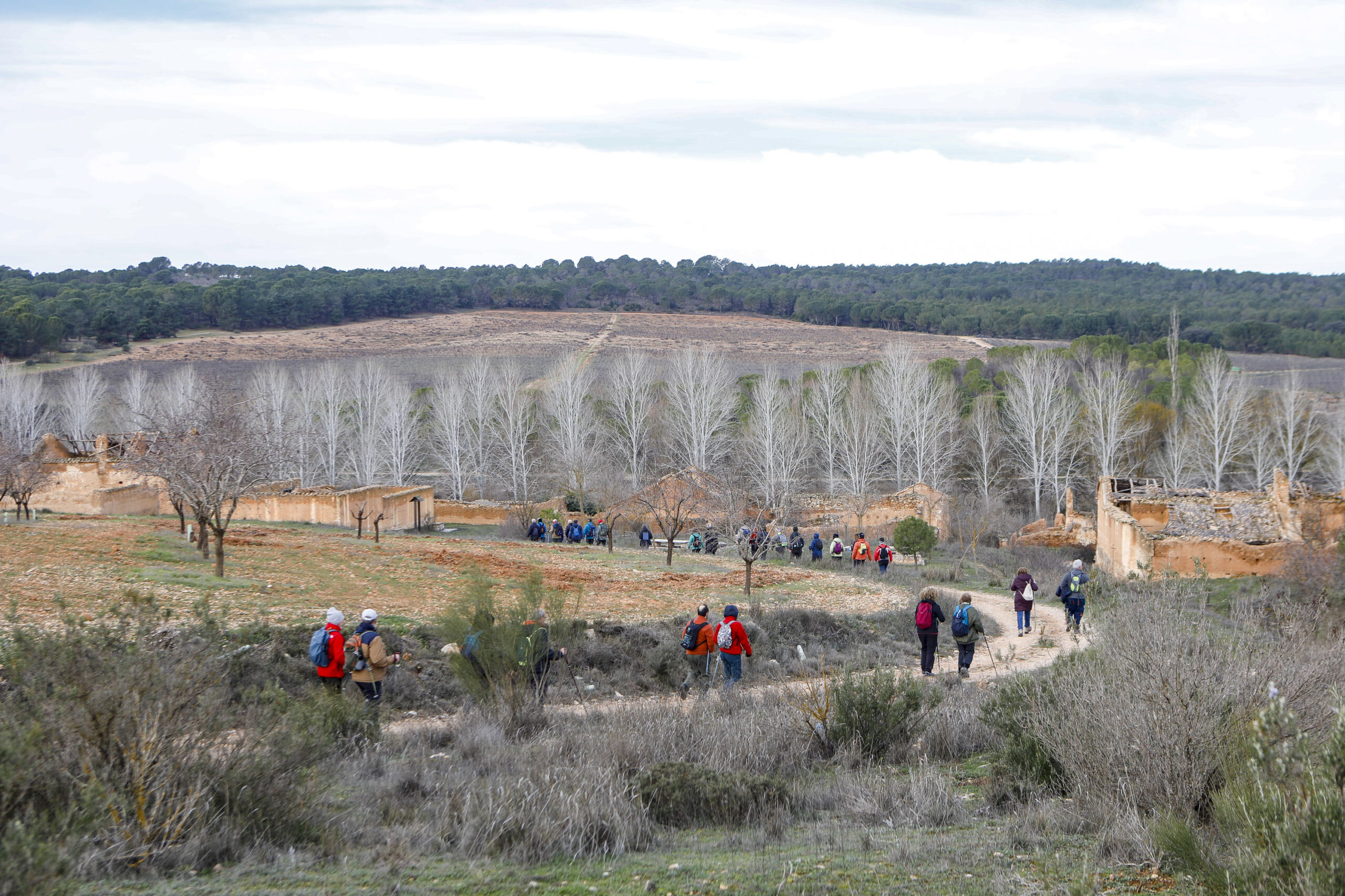 Soleado día por Villalgordo del Júcar, con las Rutas de Senderismo de la Diputación