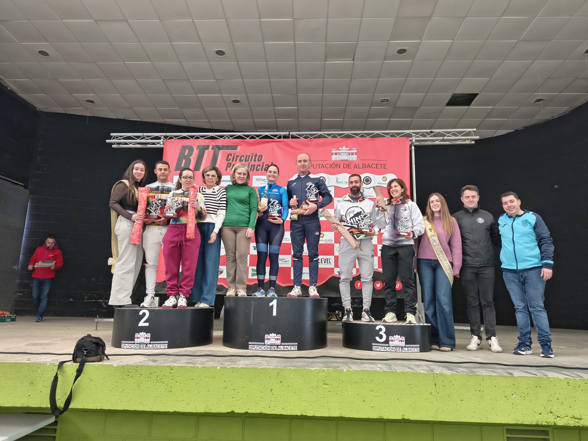 José Bernabé López y Almudena Jiménez ganan la XIII BTT de Bonete José Bernabé López y Almudena Jiménez ganan la XIII BTT de Bonete