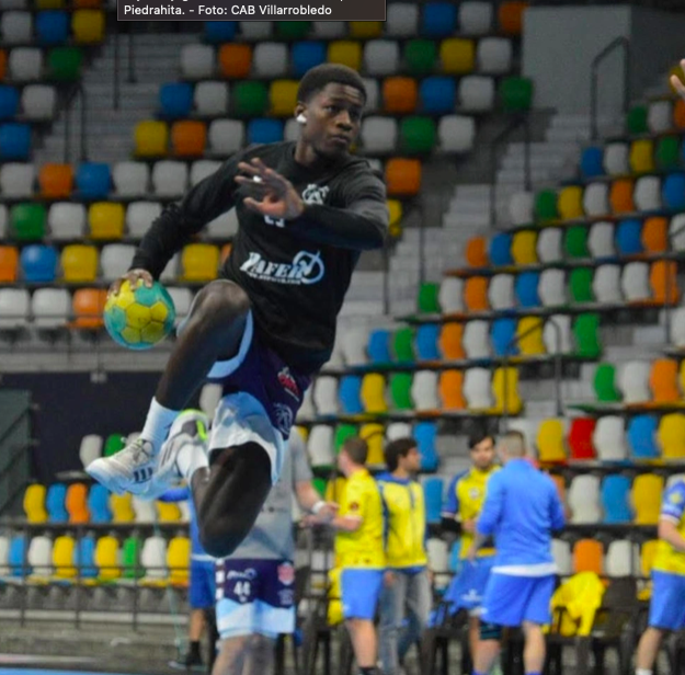 El CAB Villarrobledo denuncia "indefensión" tras un presunto episodio de racismo contra Julio Piedrahita