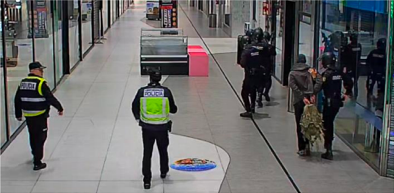 Simulacro de emergencia en el Centro Comercial Albacenter con la colaboración de la Policía Nacional Simulacro de emergencia en el Centro Comercial Albacenter con la colaboración de la Policía Nacional