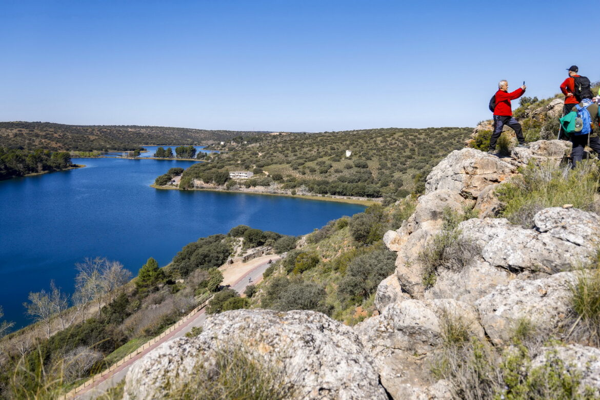 El agua fue protagonista en las dos nuevas Rutas de Senderismo de la Diputación, en Villamalea y Ossa de Montiel
