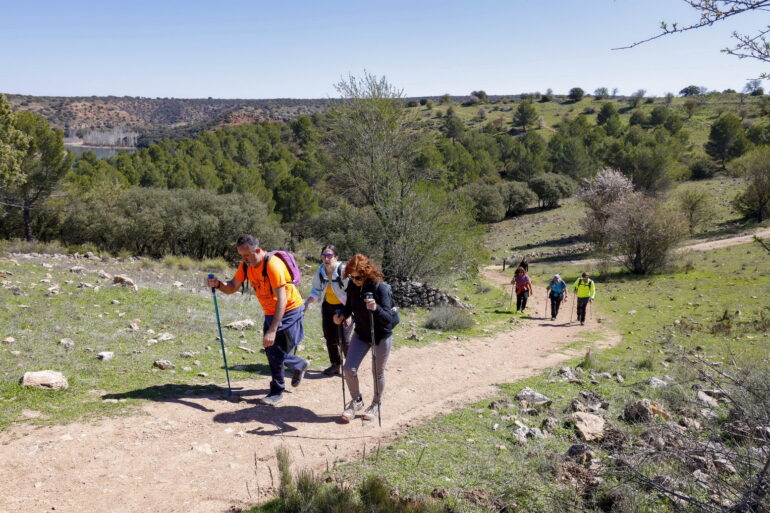 El agua fue protagonista en las dos nuevas Rutas de Senderismo de la Diputación, en Villamalea y Ossa de Montiel