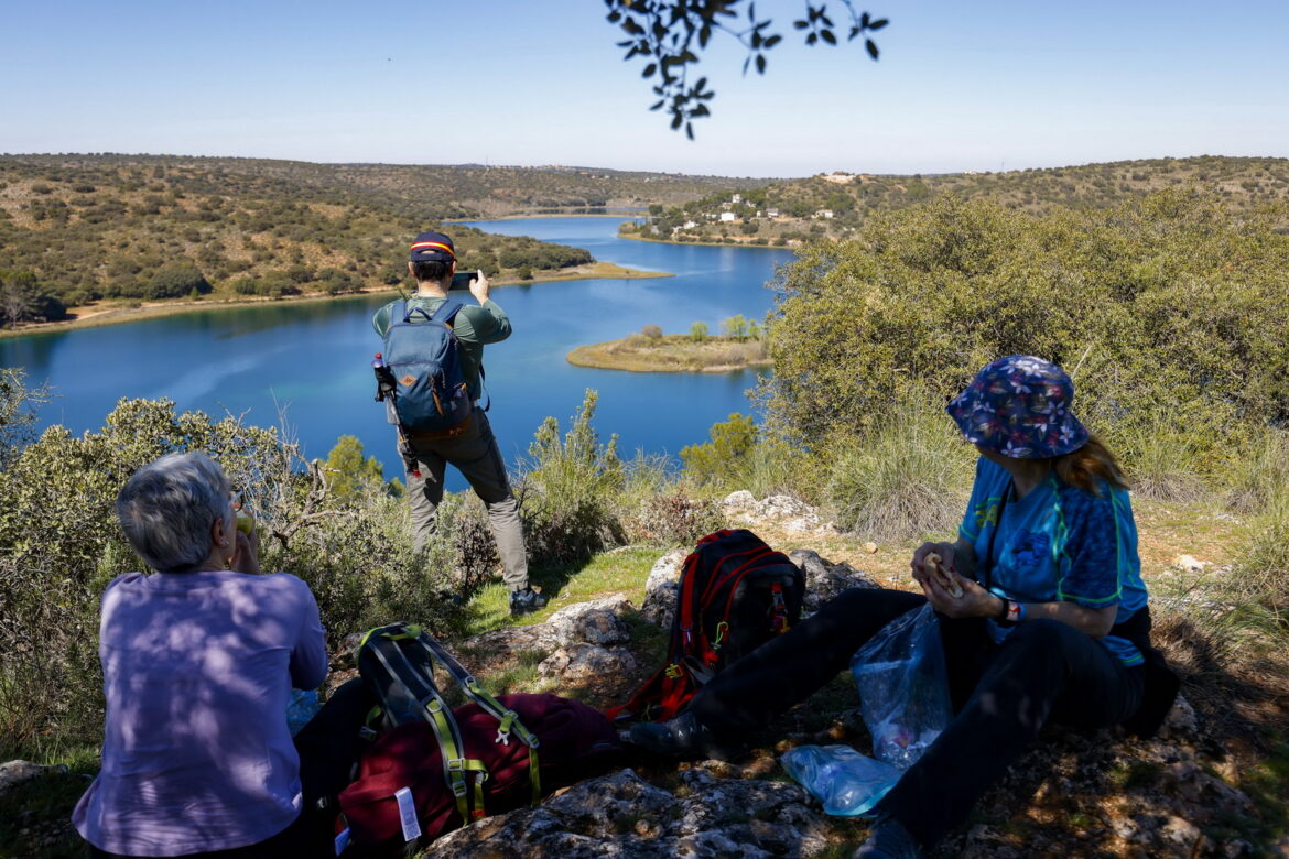 El agua fue protagonista en las dos nuevas Rutas de Senderismo de la Diputación, en Villamalea y Ossa de Montiel