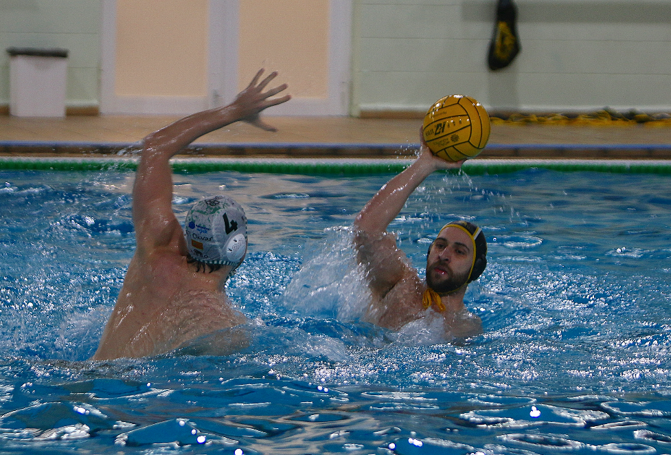 TROPIEZO DEL W. ALBACETE EN TIERRAS MAÑAS ANTE UN GRAN OLIVAR