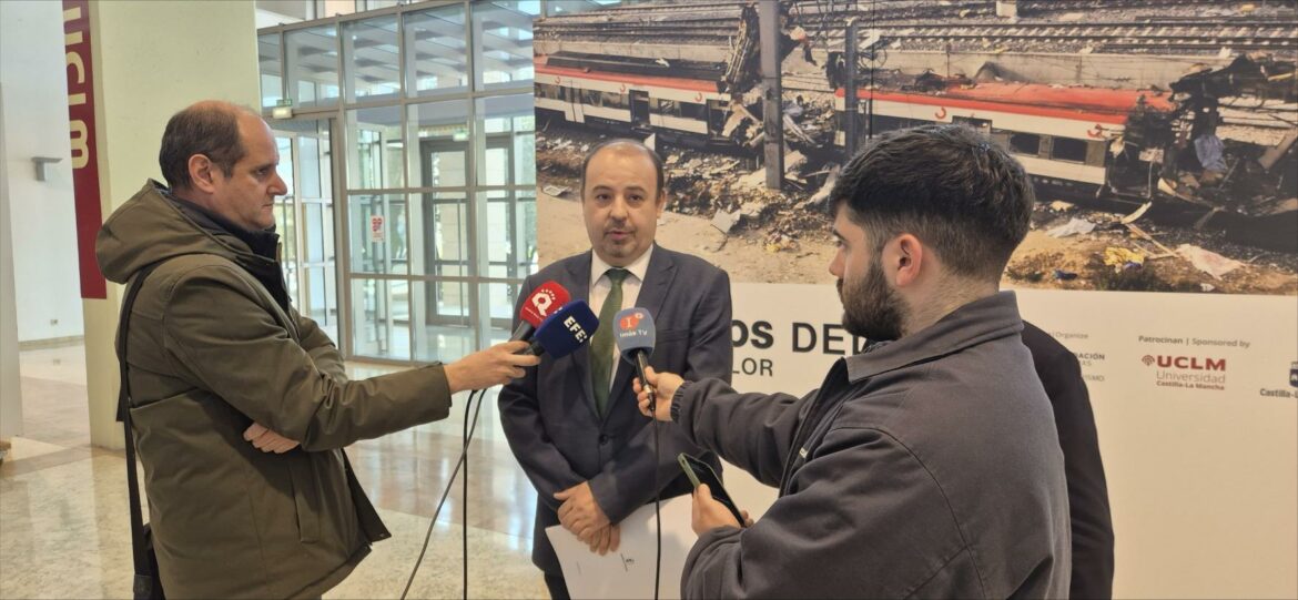 <strong>El Gobierno de Castilla-La Mancha acerca a los universitarios la memoria del 11M como ejercicio de responsabilidad democrática</strong> <strong>El Gobierno de Castilla-La Mancha acerca a los universitarios la memoria del 11M como ejercicio de responsabilidad democrática</strong>