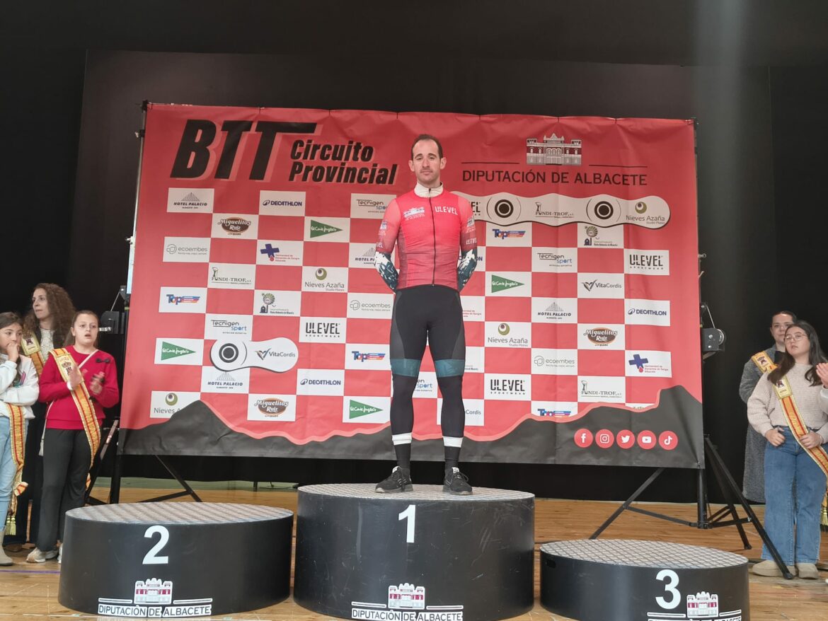 Juan González Sanz gana bajo la lluvia en la Carrera BTT de Alpera
