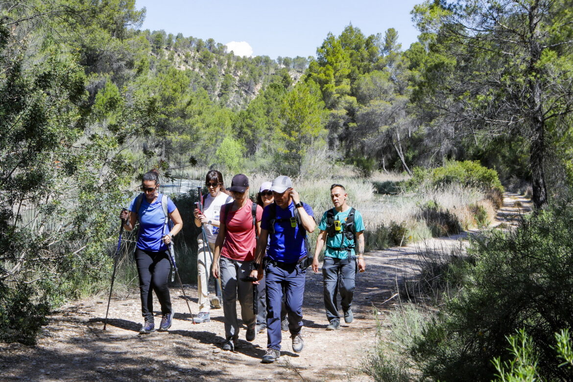 El sol primaveral, protagonista de las Rutas de Senderismo de la Diputación de Albacete, en Casas Ibáñez y Socovos