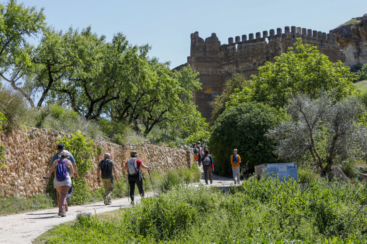 El sol primaveral, protagonista de las Rutas de Senderismo de la Diputación de Albacete, en Casas Ibáñez y Socovos