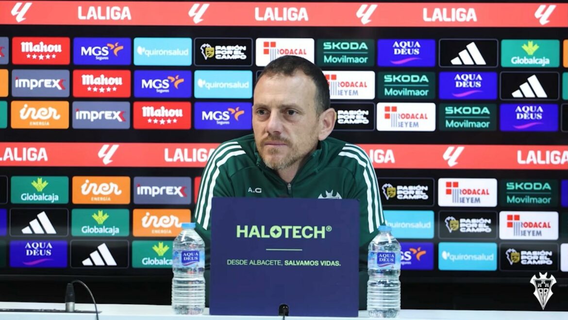El entrenador del Albacete Balompié, Alberto González sobre la posible venta del Club afirma que "es cierto que puede haber interés de otras empresas por adquirir esta"