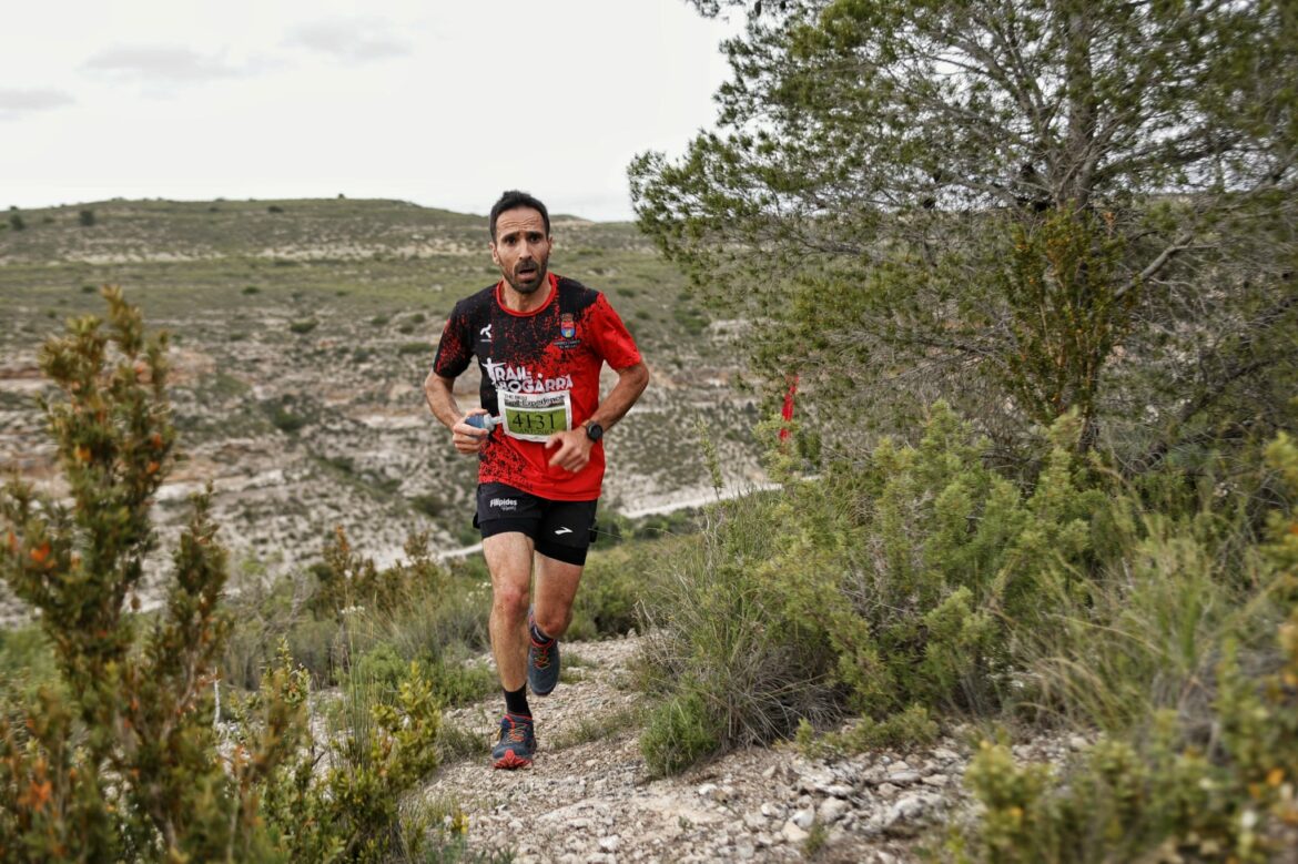 Antonio Cantos y Beatriz Román ganan la X Carrera de Trail de Valdeganga