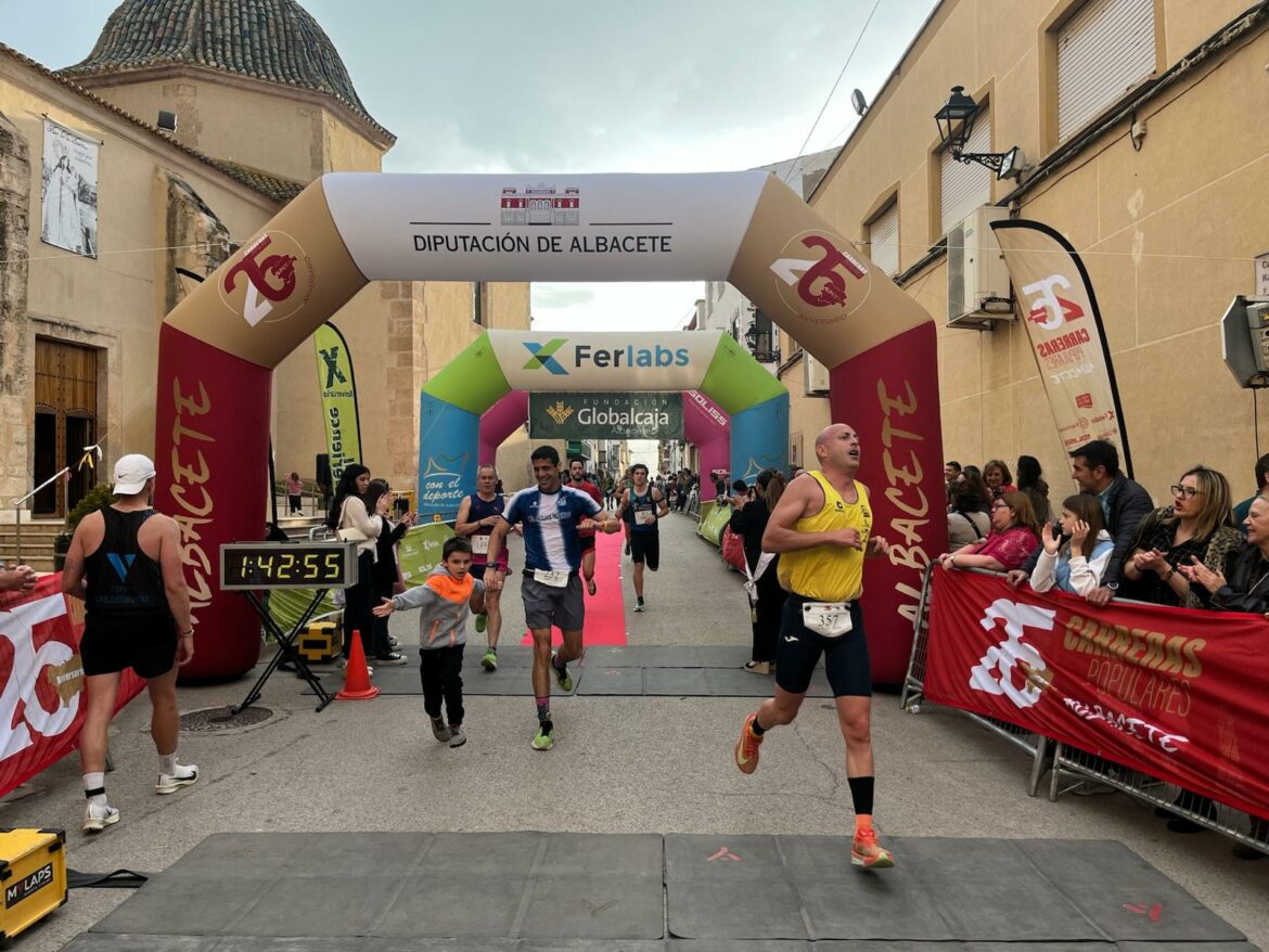 Antonio Cantos y Beatriz Román ganan la X Carrera de Trail de Valdeganga