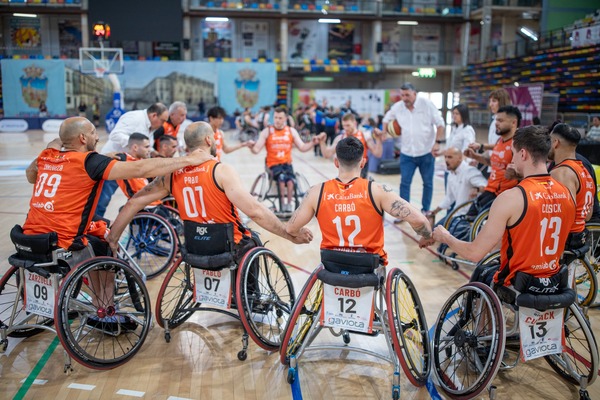 El BSR amiab dilapidó 11 puntos de<br>ventaja en el último cuarto y no estará<br>en la final