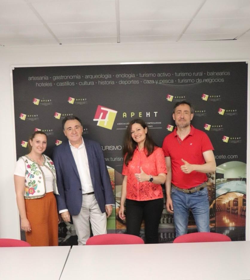 PRESENTADA LA CANDIDATURA ENCABEZADA POR JOAQUÍN SANZ Y MÓNICA CORREDOR PARA LAS ELECCIONES DE LA APEHT DEL PRÓXIMO 30 DE JUNIO