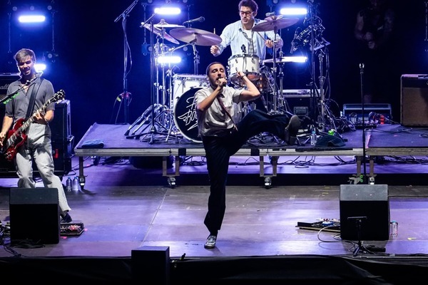 <strong>ARDE BOGOTÁ REVOLUCIONA LETURALMA CON UN HISTÓRICO CONCIERTO SORPRESA Y EL ESTRENO EN DIRECTO DE SU NUEVO TEMA</strong>