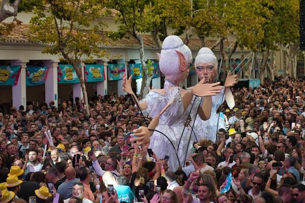 MÁS DE 6.500 PERSONAS SE ENTREGAN AL ÉXITO APABULLANTE DE LUNÁTIKKO 90S EN EL RECINTO FERIAL DE ALBACETE