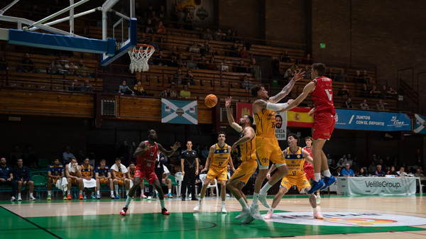 El Bueno Arenas Albacete Basket compite durante tres cuartos, pero se despide de la Copa ante el Gran Canaria (82-105) El Bueno Arenas Albacete Basket compite durante tres cuartos, pero se despide de la Copa ante el Gran Canaria (82-105)
