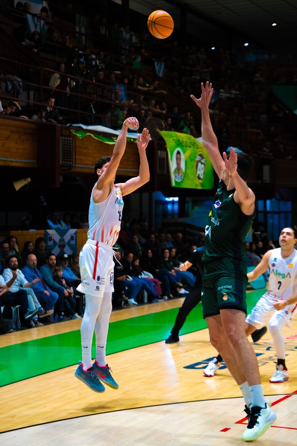 El Bueno Arenas Albacete Basket tumba al líder invicto en un final de infarto (82-81) El Bueno Arenas Albacete Basket tumba al líder invicto en un final de infarto (82-81)