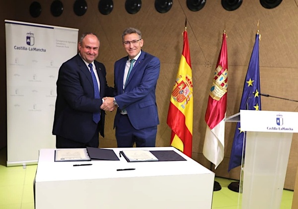 Eurocaja Rural refuerza su compromiso con el sector primario mediante un acuerdo estratégico con la JCCM Eurocaja Rural refuerza su compromiso con el sector primario mediante un acuerdo estratégico con la JCCM