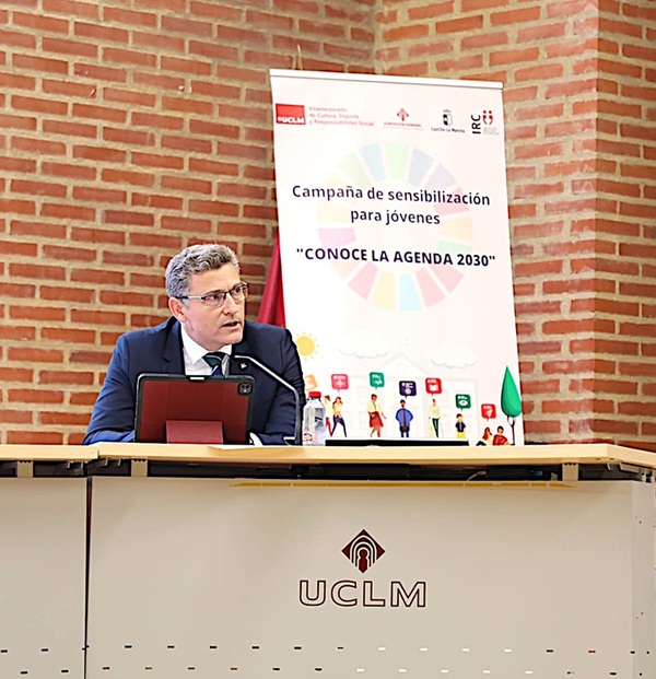 Eurocaja Rural reivindica, en la UCLM, un modelo que crece en toda España, desde sus raíces en Castilla-La Mancha Eurocaja Rural reivindica, en la UCLM, un modelo que crece en toda España, desde sus raíces en Castilla-La Mancha